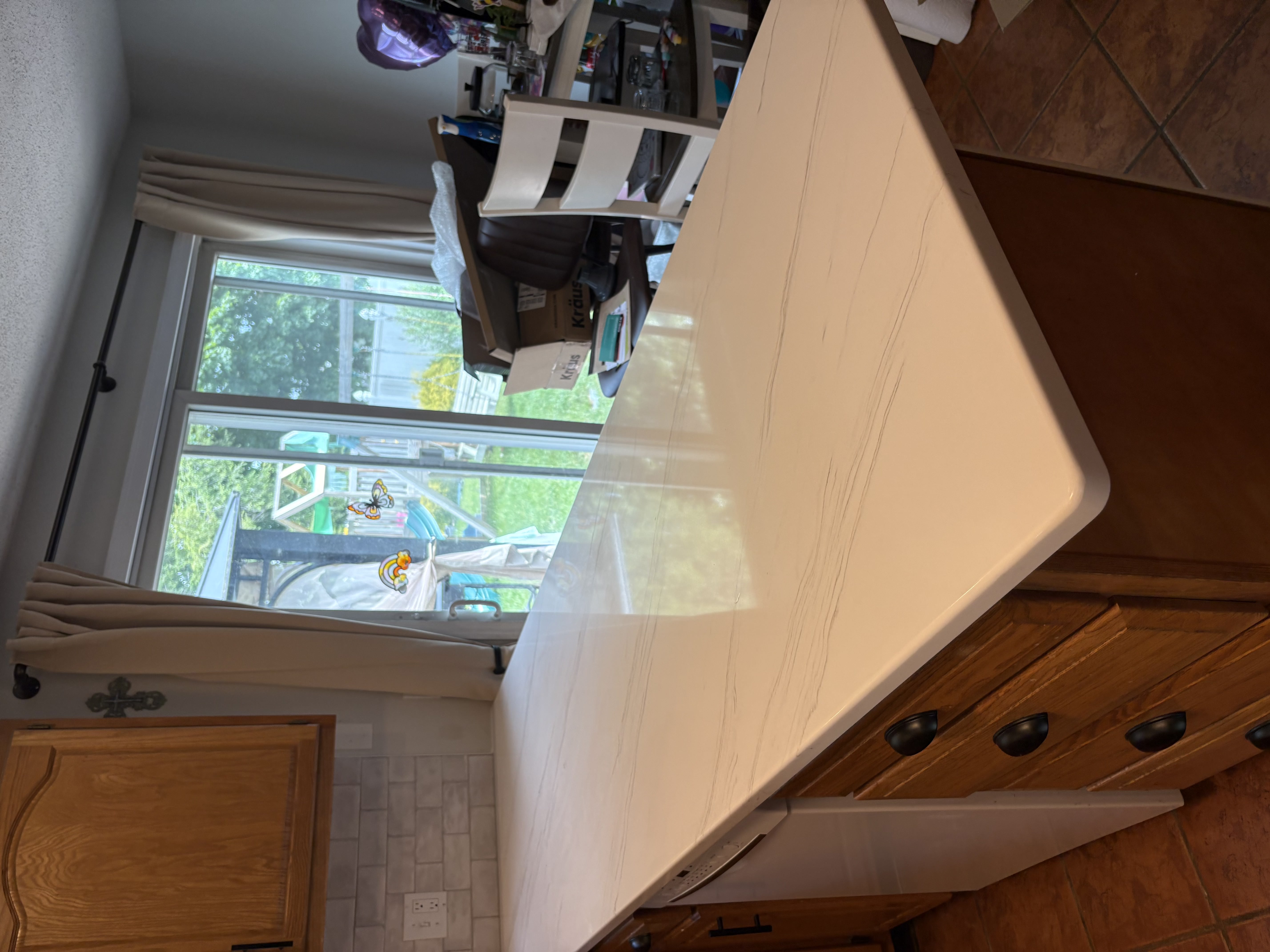 White quartz kitchen island end view displaying full veining pattern